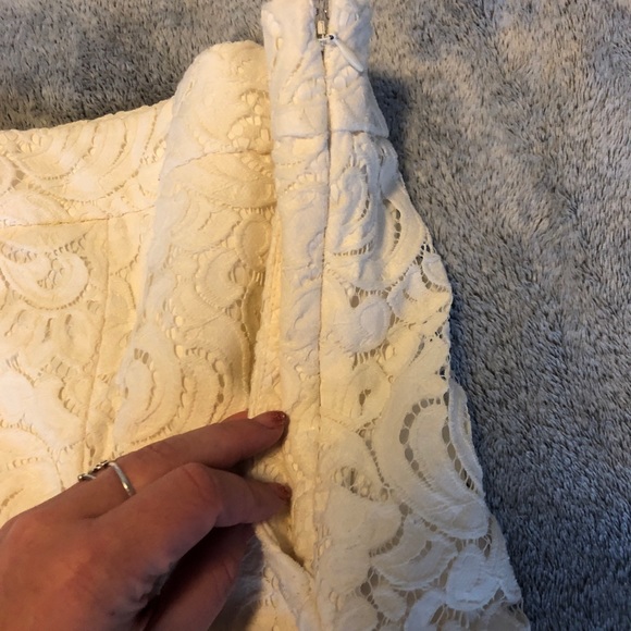 express lace shorts - Picture 3 of 5